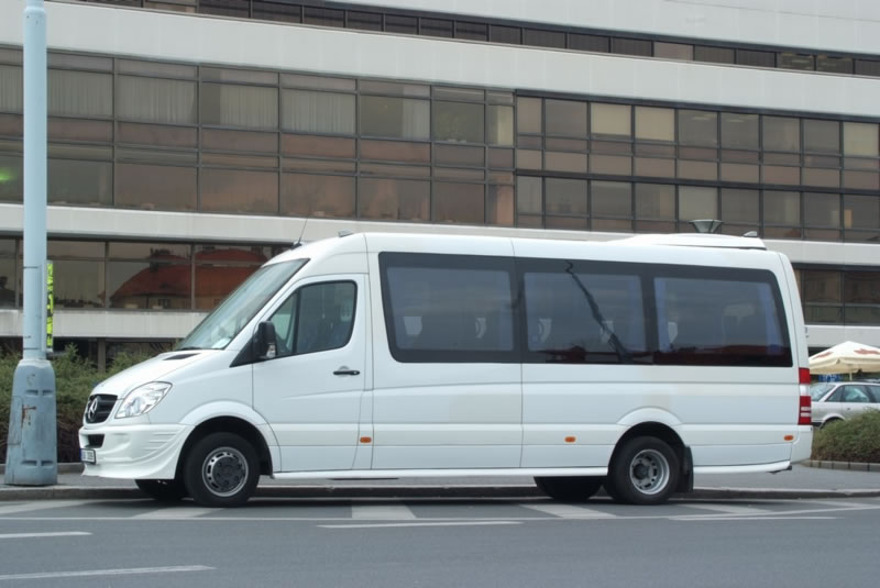 LUX klases mikroautobusu noma
